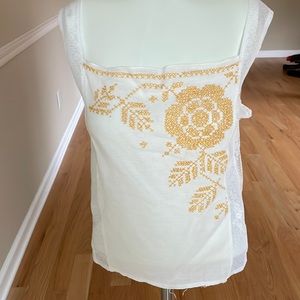 Backless linen and lace top